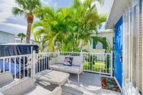 Island Cottage in Jensen Beach with Pool Access!